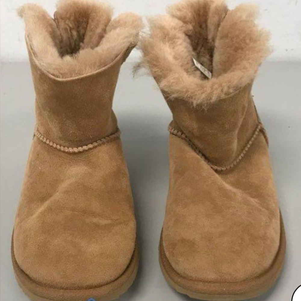 UGG, women’s 5, Glittering Gold UGG bow Boots, Gently preloved EUC - Picture 1 of 11